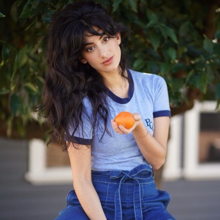 Ayden Mayeri maintains her body by eating fresh veggies and fruits.